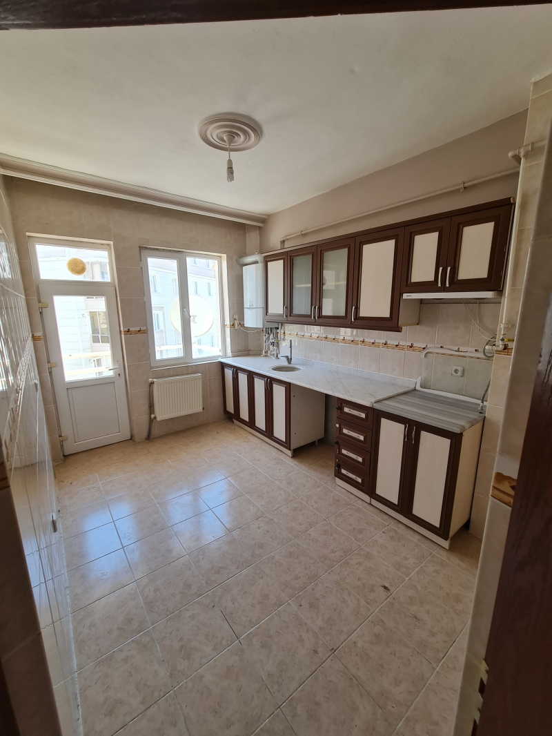 SIRRI KARDE LK RETM OKULU YANI KRALIK DARE  ilan Grseli 2