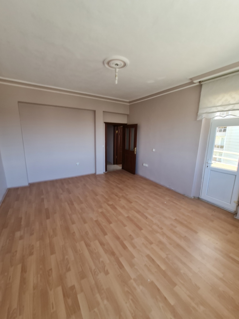 SIRRI KARDE LK RETM OKULU YANI KRALIK DARE  ilan Grseli 3