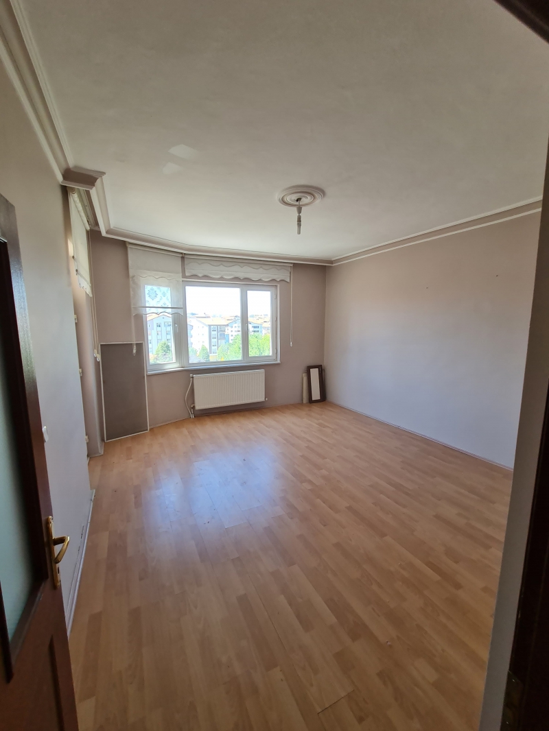 SIRRI KARDE LK RETM OKULU YANI KRALIK DARE  ilan Grseli 4