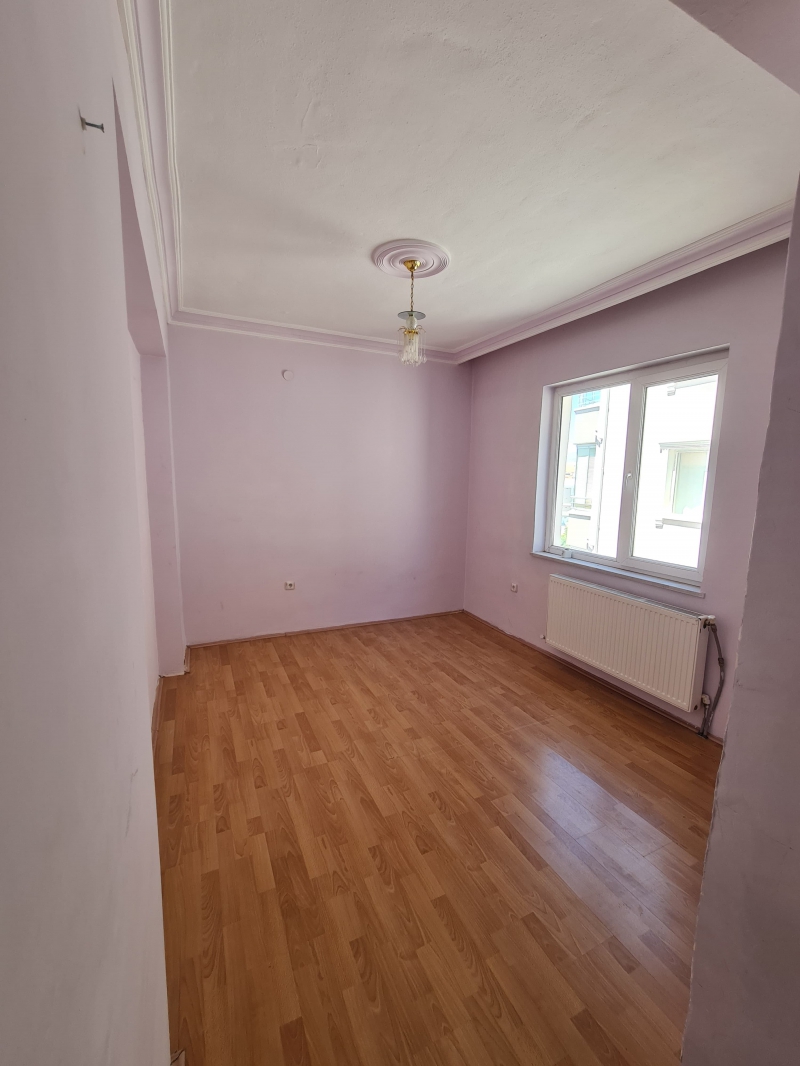 SIRRI KARDE LK RETM OKULU YANI KRALIK DARE  ilan Grseli 12