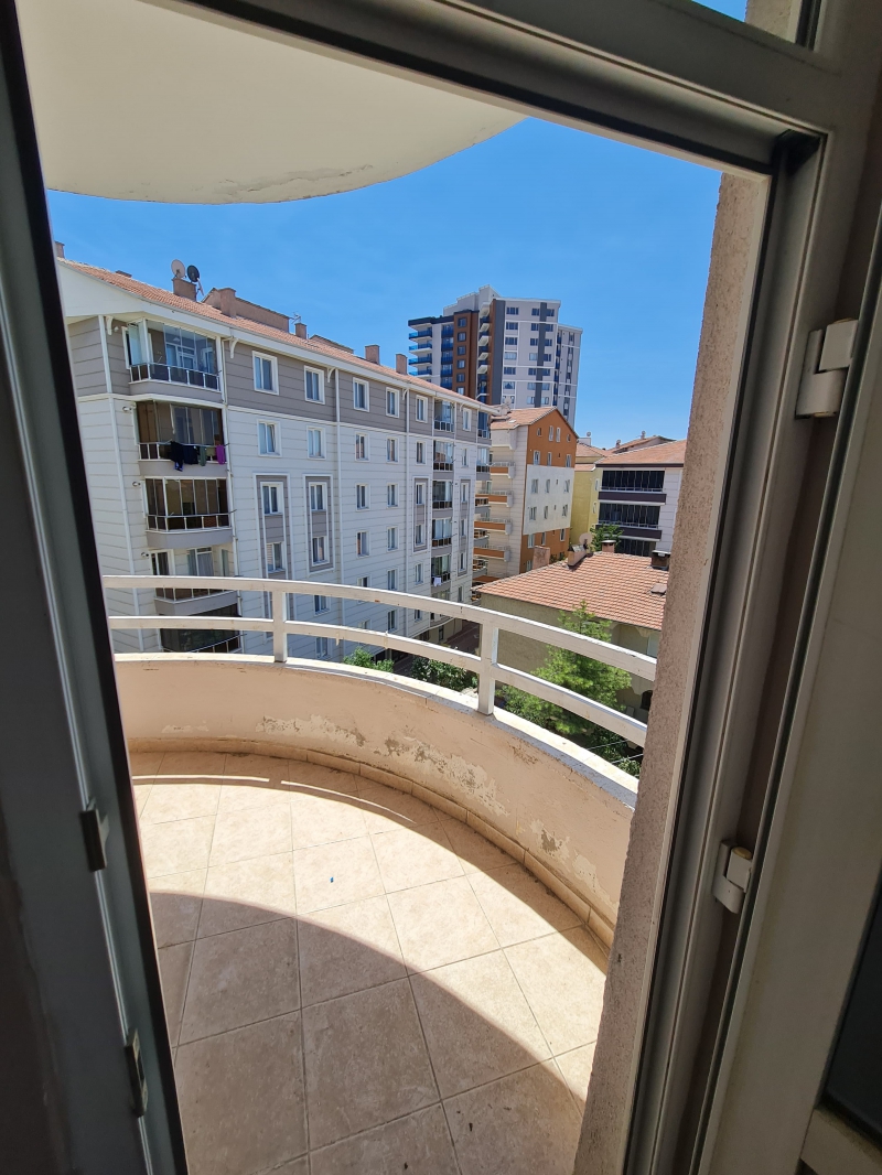 SIRRI KARDE LK RETM OKULU YANI KRALIK DARE  ilan Grseli 15